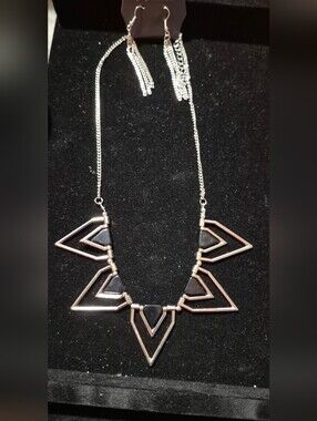 paparazzi Black and Gold Geometric Statement Necklace